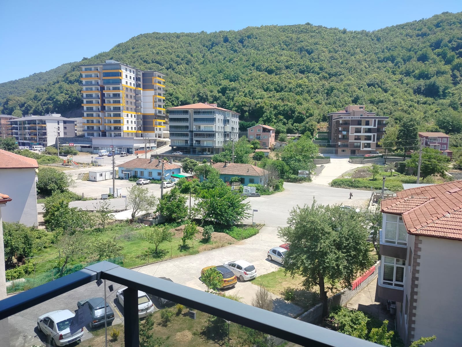 KEMER DE SAĞLIK OCAĞI KARSISI 1+1