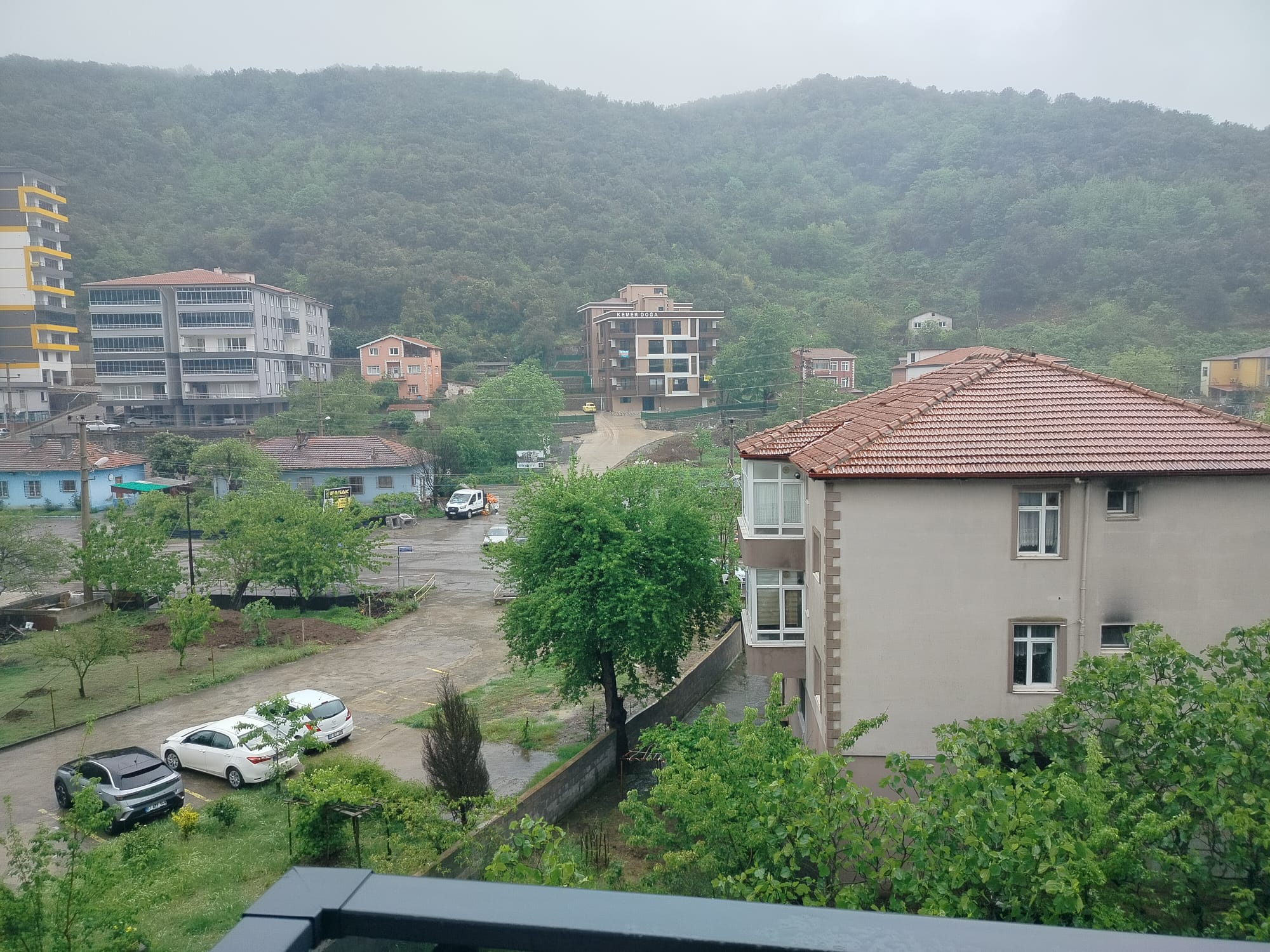 KEMER DE SAĞLIK OCAĞI KARSISI 1+1