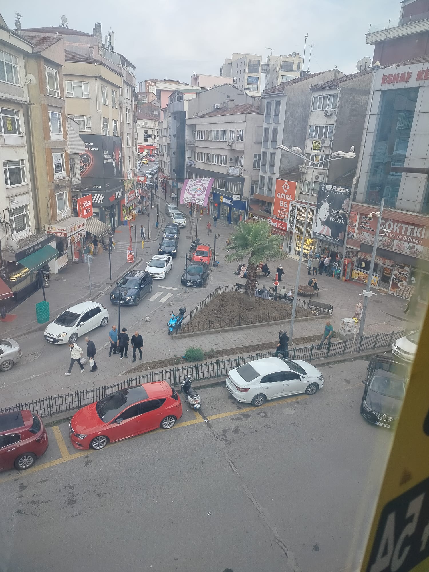 ÇARSI MERKEZINDE SATILIK OFISLER